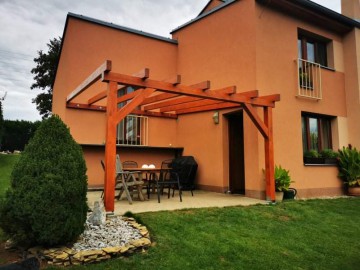 Dřevěná zahradní pergola 4x4 ke zdi